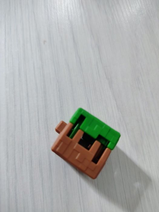 Blok trawy Minecraft Kinder Joy