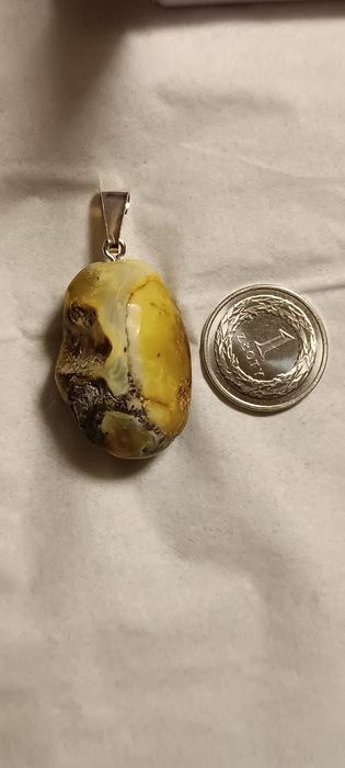 wisiorek z bursztynu