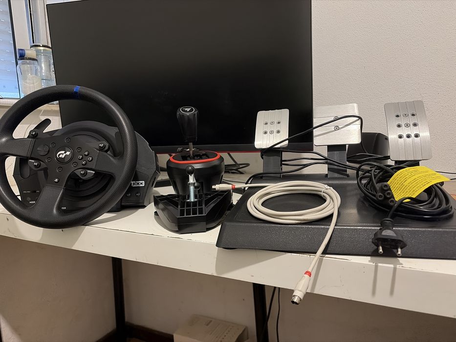 Volante Thrustmaster t300 rs com + Thrustmaster TH8S Shifter Add-On