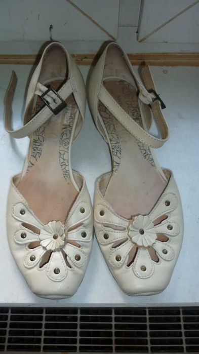 Moshulu- skórzane letnie beżowe buty  r; 36