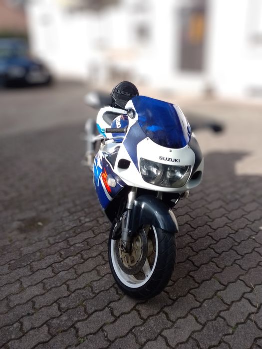 1998 Suzuki GSX-R 750 SRAD 140 koni!