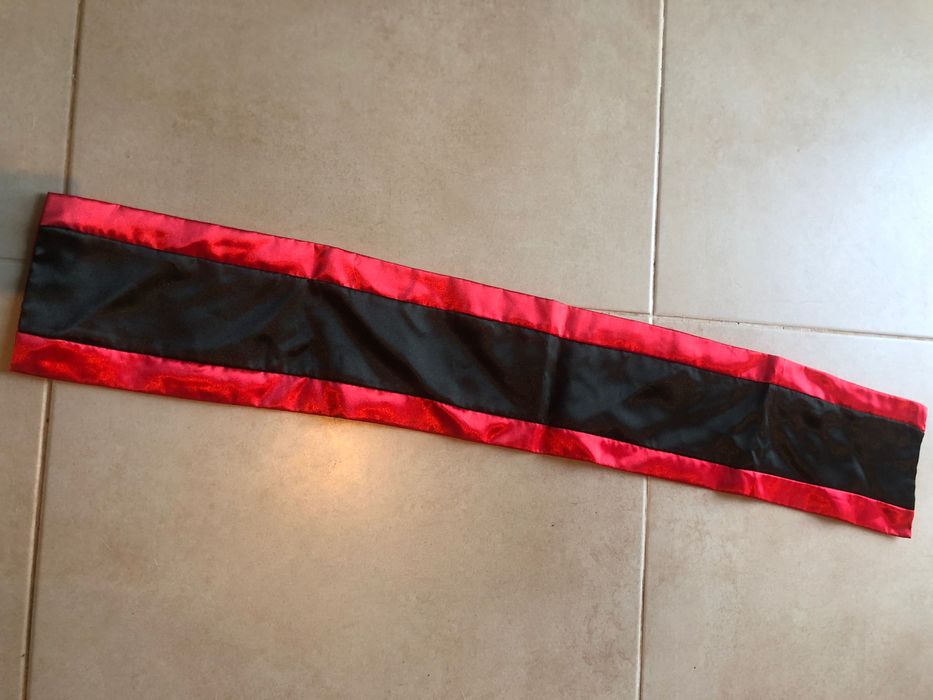 Disfarce falda e chal estilo Escaravelho