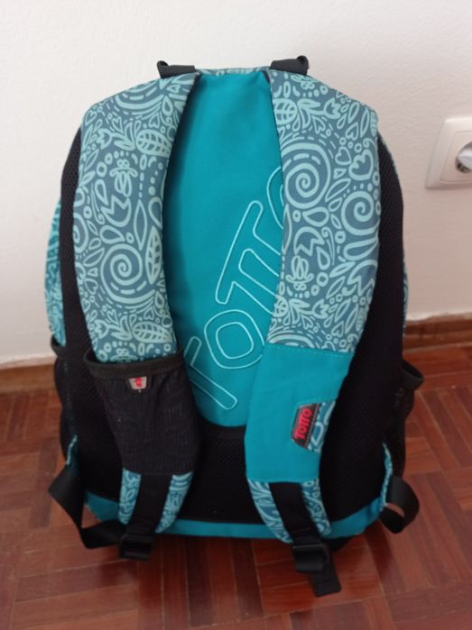 Mochila escolar turquesa totto