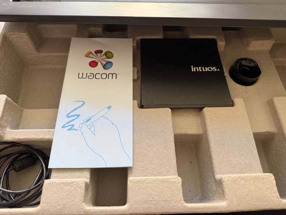 Професійний графічний планшет Wacom Intuos 4 L (PTK-840)