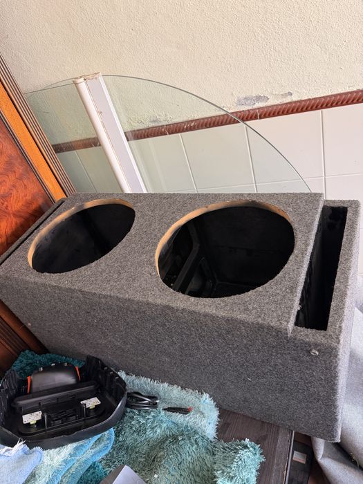 Caixa para 2 subwoofers de 12 polegadas