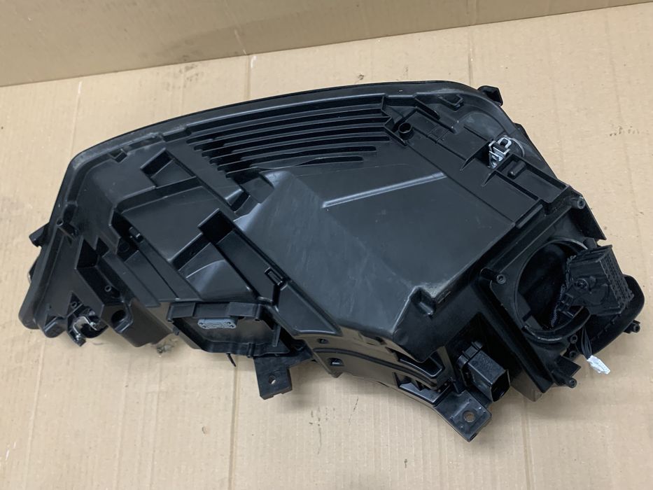 Audi A8 D5 lampa przednia lewa LED