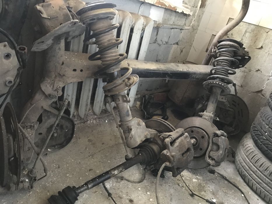 Продам даром двигун та купу інших запчастин до рено кенго 1.5 dci2010р