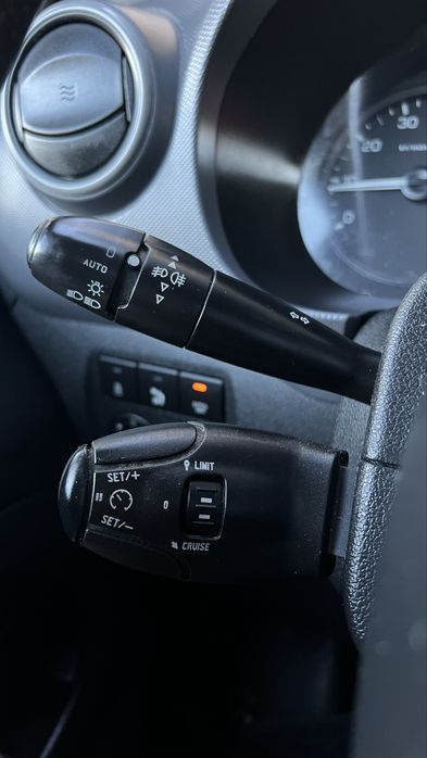 Peugeot Partner 1.6 hdi 3 lugares  ( VENDIDA )