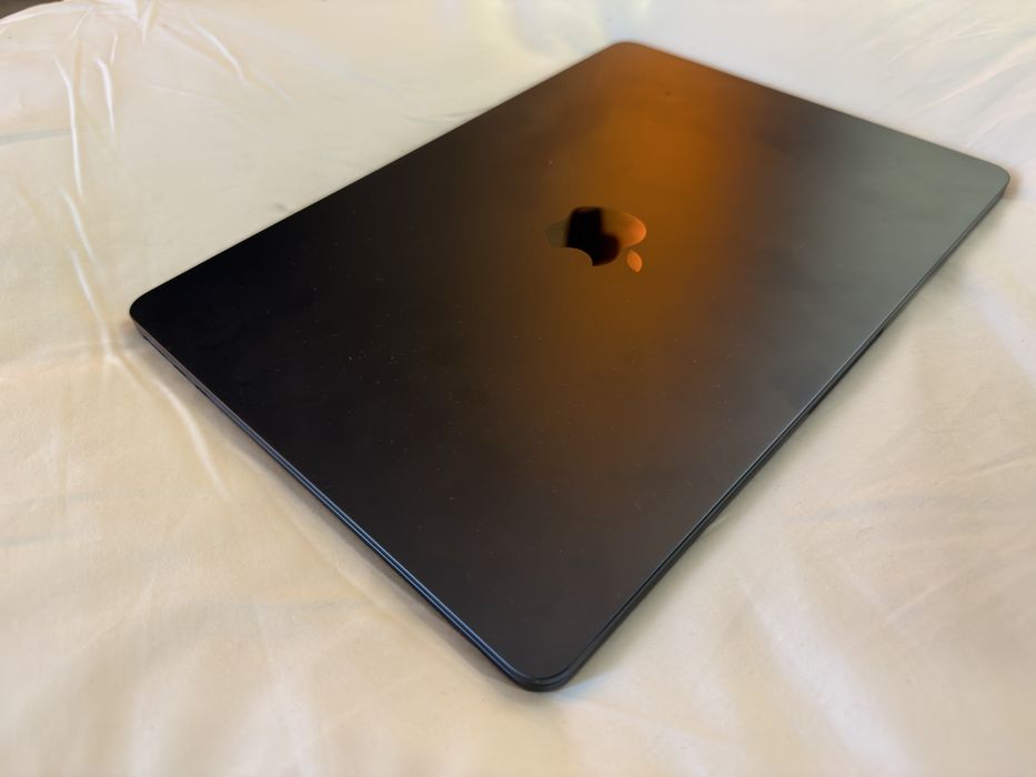 MacBook Air 13” M5 – 24GB RAM | 1TB SSD | Como Novo