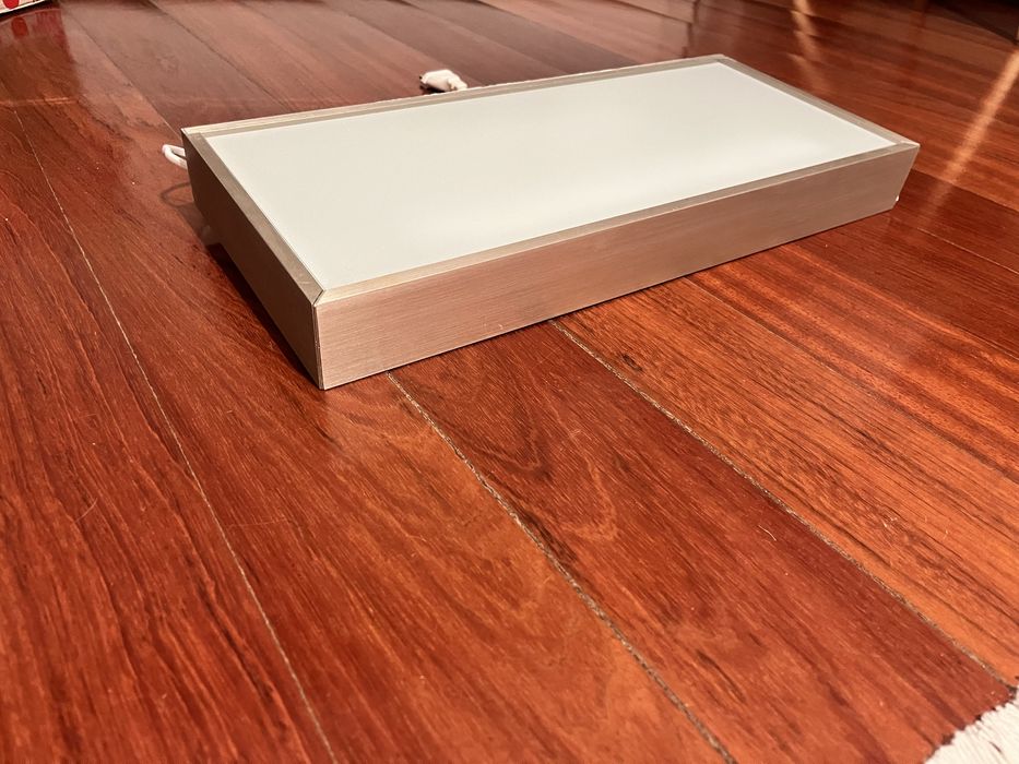 Prateleira com led em vidro