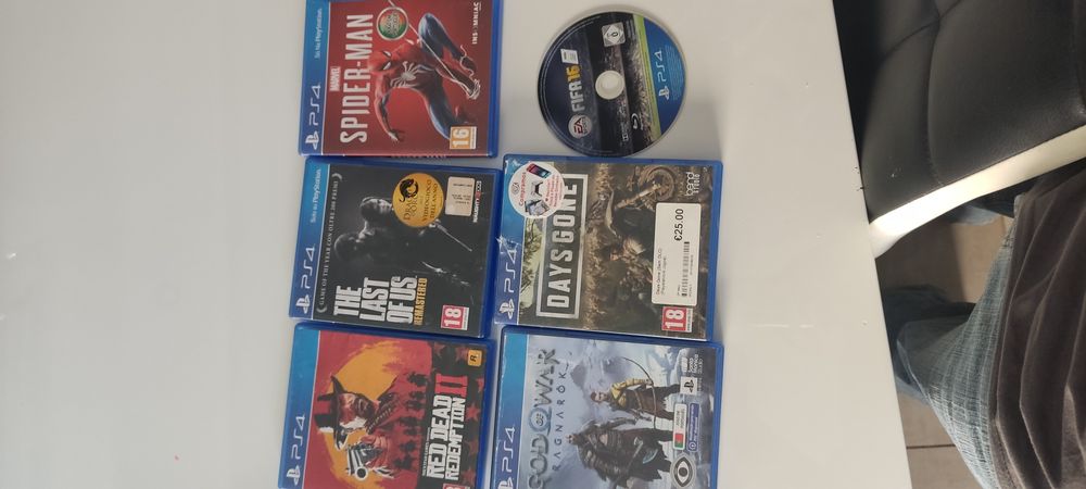 Jogos PS4 – Lote de 6 jogos

Vendo lote de 6 jogos originais para PlayStation 4, em bom estado e prontos a j