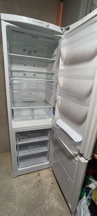Холодильник indesit