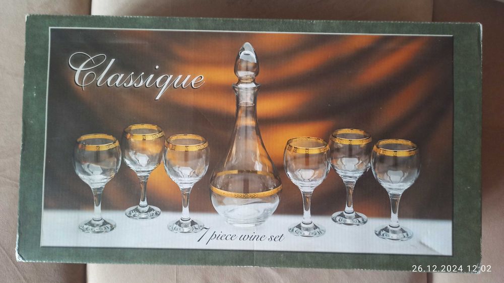 Подарунковий набір для вина з 6 бокалів і графіна