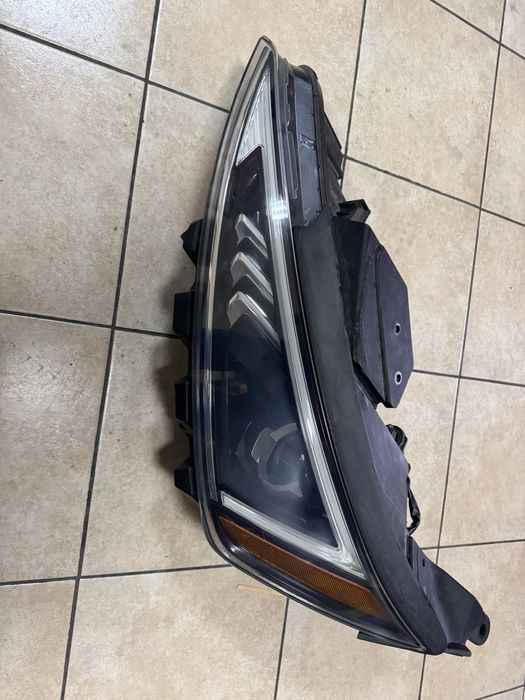 Фара фара ліва бу з лед полосою Elantra Ad рестайл 2018 2019 2020