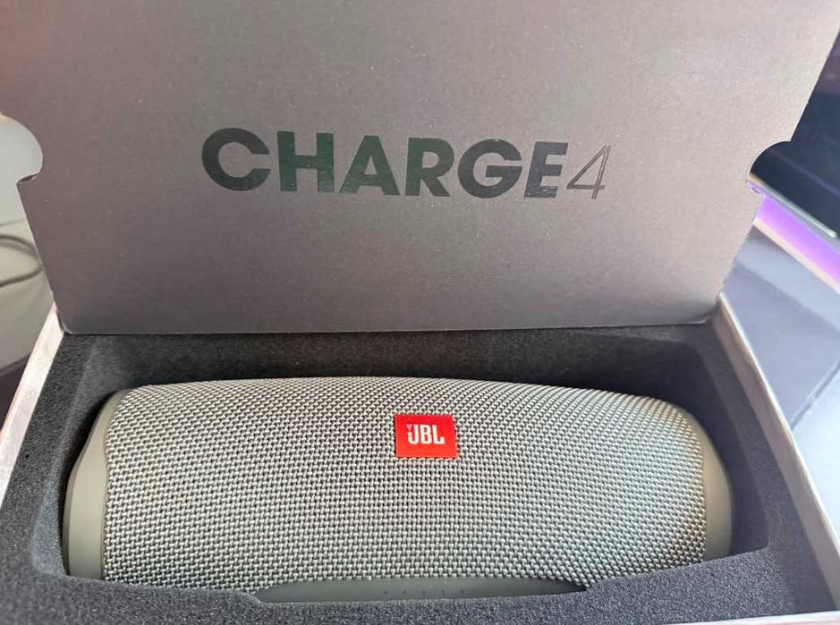 Coluna Bluetooth JBL Charge 4 (Cinza) – Como Nova, Com Caixa e Acessórios