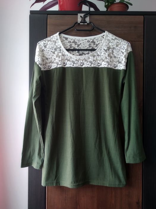Oliwkowa bluzka z koronką bluzka khaki