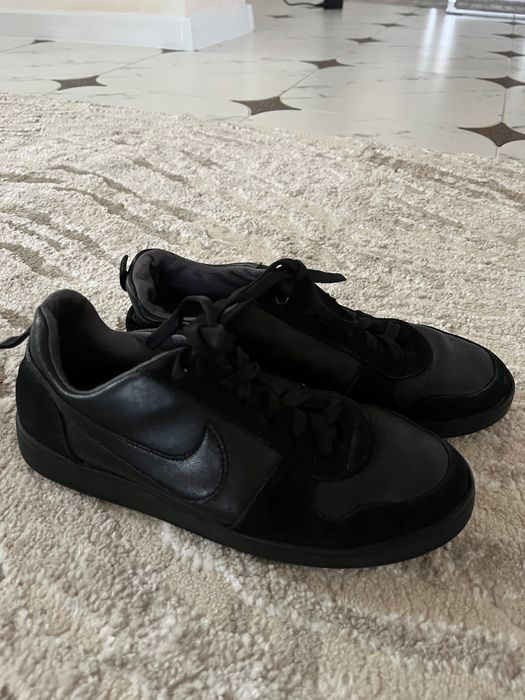 Продам кросівки, натуральні