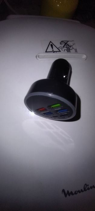 Зарядка телефона в авто прикурювач