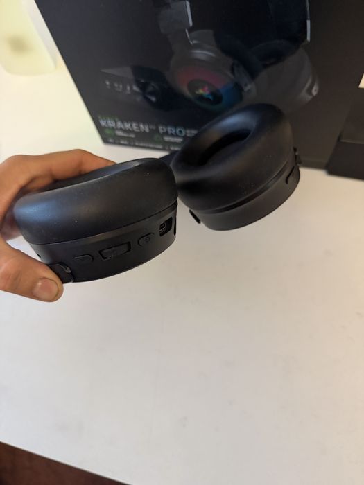 Słuchawki bezprzewodowe Razer Kraken V4 Pro + Control Hub / Komplet z pudełkiem