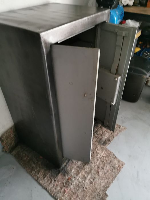 Sprzedam kasę pancerną