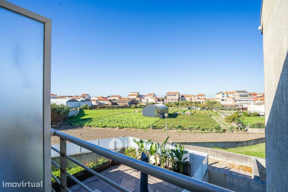 Apartamento T3 com garagem, próximo do mar, em Aguçadoura