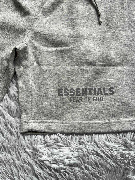 Szare Szorty Essentials