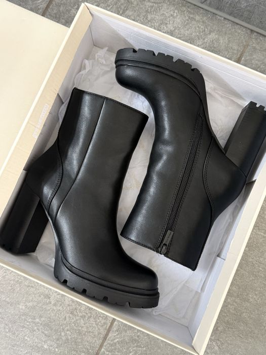 Botki na słupku Clara Barson WS5881-03