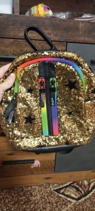 Рюкзак з пайєтками в ідеалі
