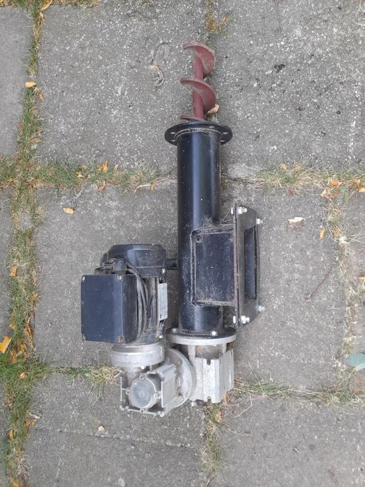 Podajnik do pieca na ekogroszek