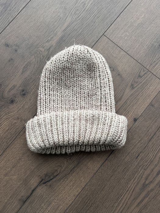 Тепла зимова шапка