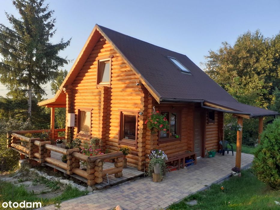 Dom z bali, malownicze miejsce na wzgórzu z dala od sąsiadów