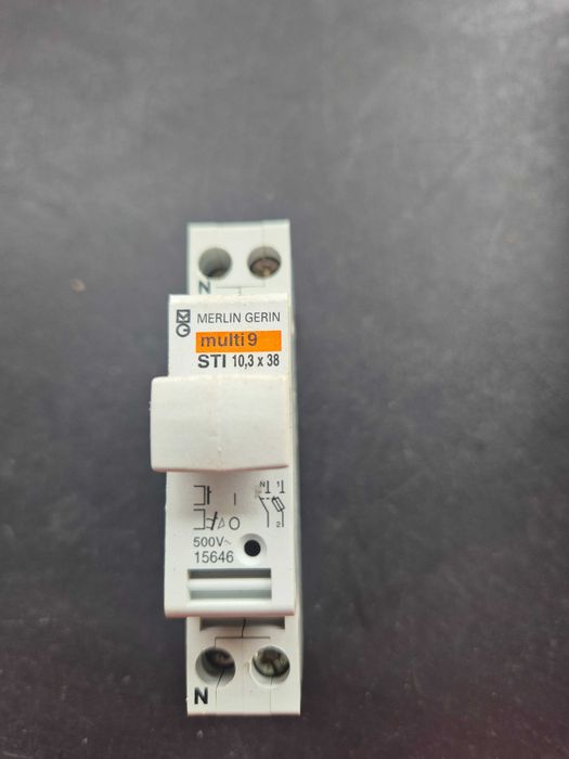 9 Interruptor de desconexão de fusível