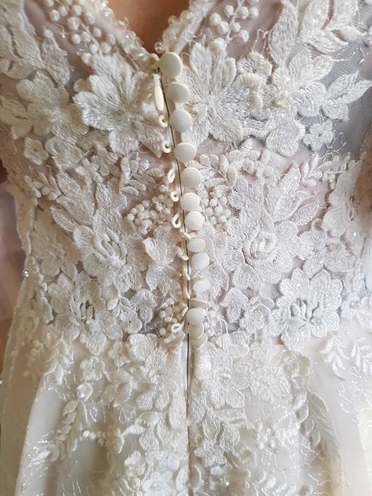 SUKNIA ŚLUBNA z kolekcji 2021