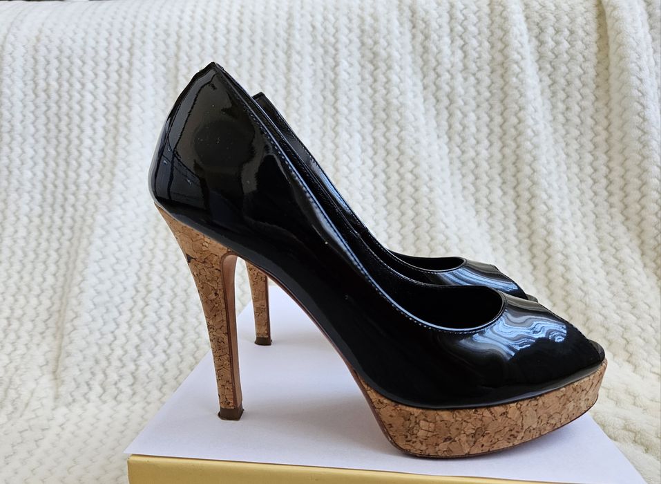 Czarne szpilki na platformie