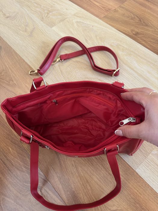 Женская,новая красная сумка .