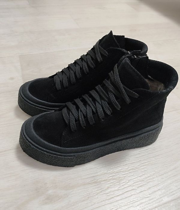 Чоботи, черевики, ботинки