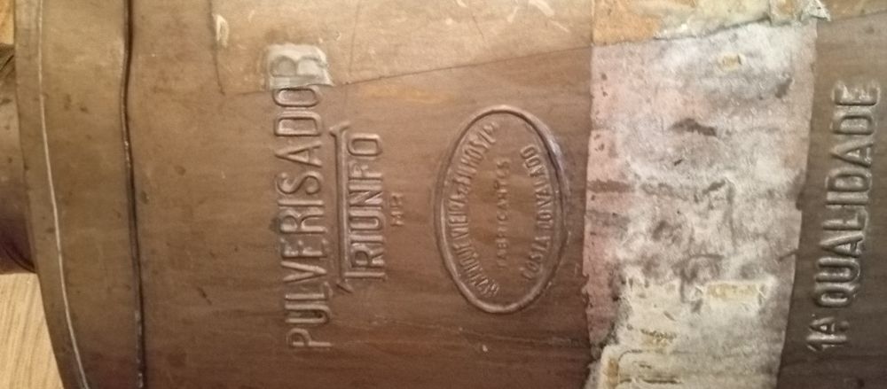 Pluvisador antigo em cobre