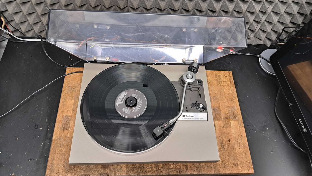 Gramofon TECHNICS SL-20 shure type2