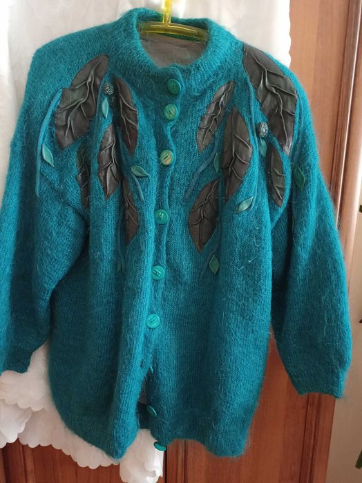 Sweter cieplutki,nic Angora, eleganski aplikacjaze skury ciemnej. Z Podszew
