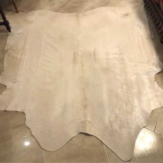 Magnífica pele de Bovino - Cor  Branco Pérola (Novo)