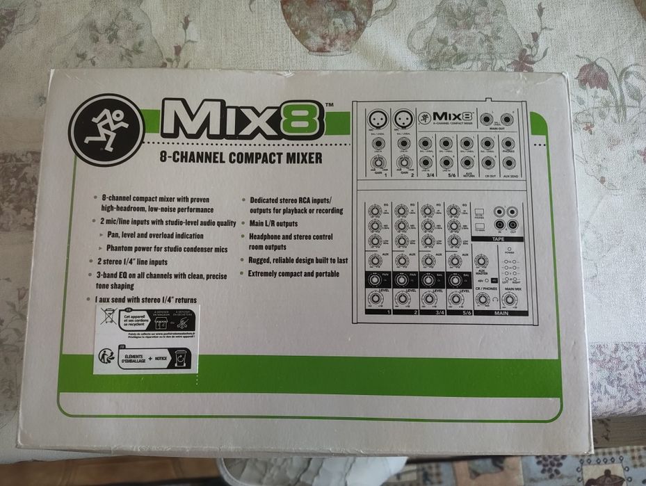 Mesa de mistura 8 canais Mackie Mix 8