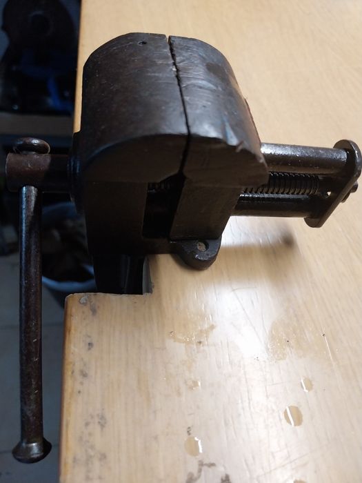 Pequeno torno antigo muito funcional