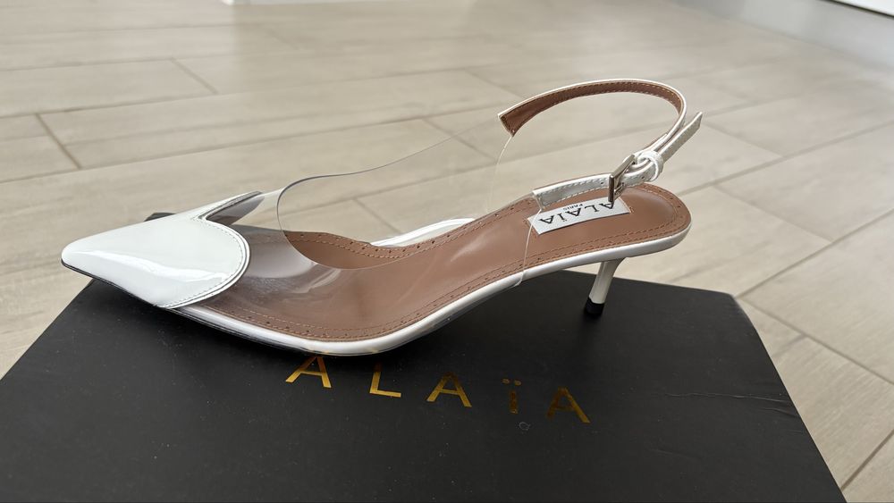 Босоніжки Alaia, в білому кольорі