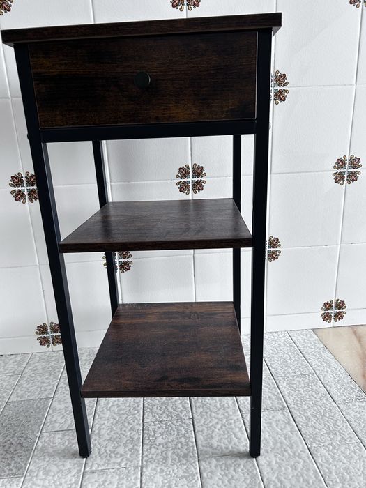 Mesa de apoio castanho