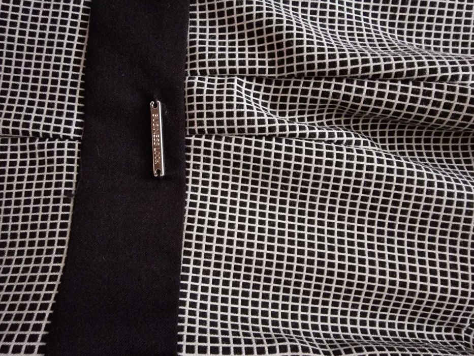 sukienka typu elegancja biznesowa