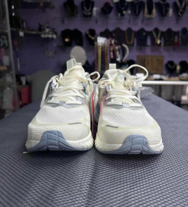 Кросівки (26,5см)