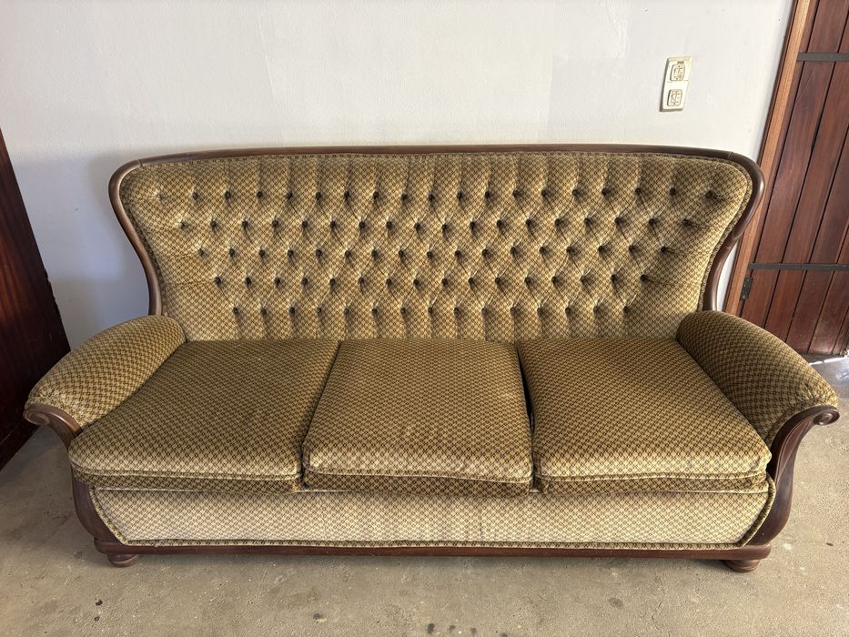 Sofa + 2 poltronas.