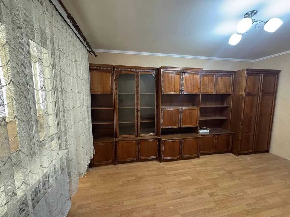 Продається двокімнатна квартира в центральній частині міста.