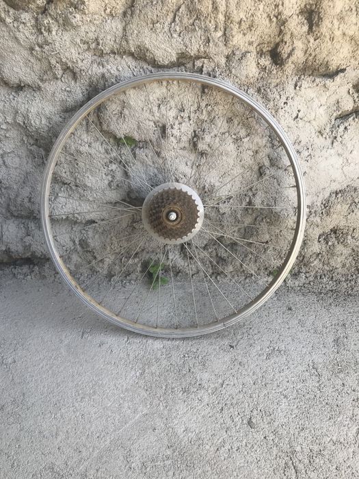 Aros mais pneus de bicicleta.