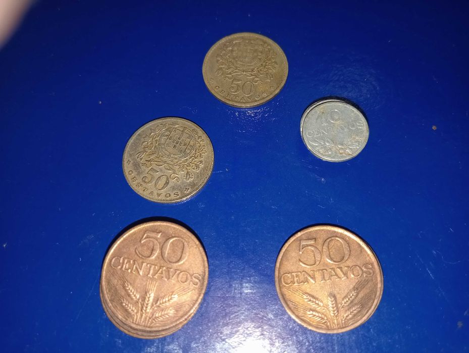 Moedas antigas em bom estado